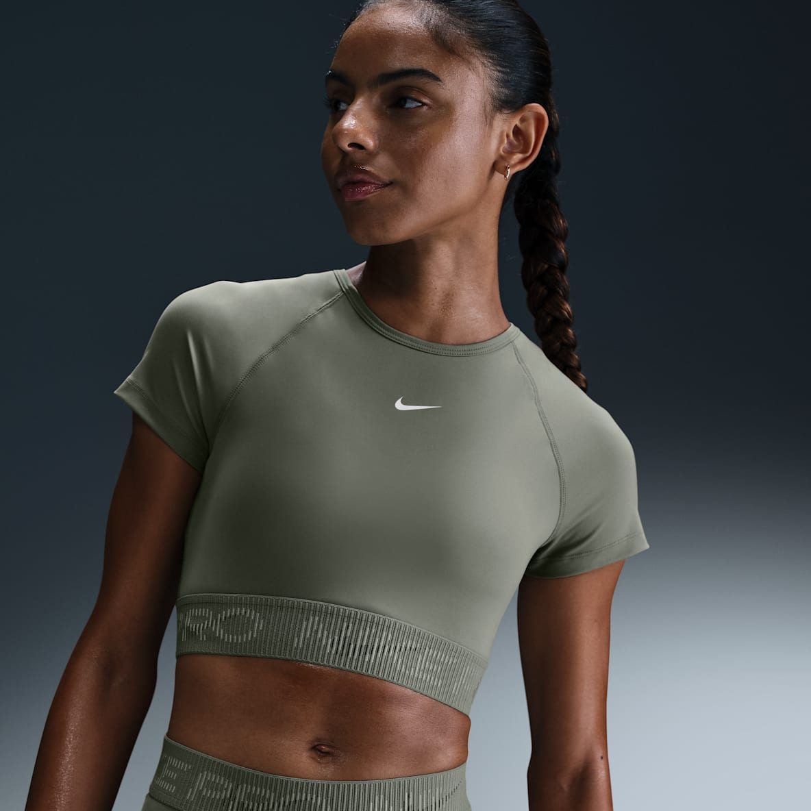 Nike Pro Women's Dri-FIT Short-Sleeve Cropped Graphic Top