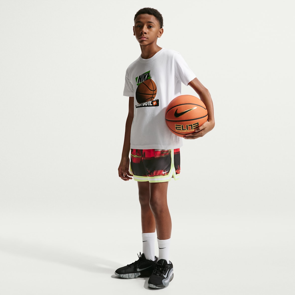 Nike DNA Shorts de básquetbol Dri-FIT de 13 cm para niños talla grande