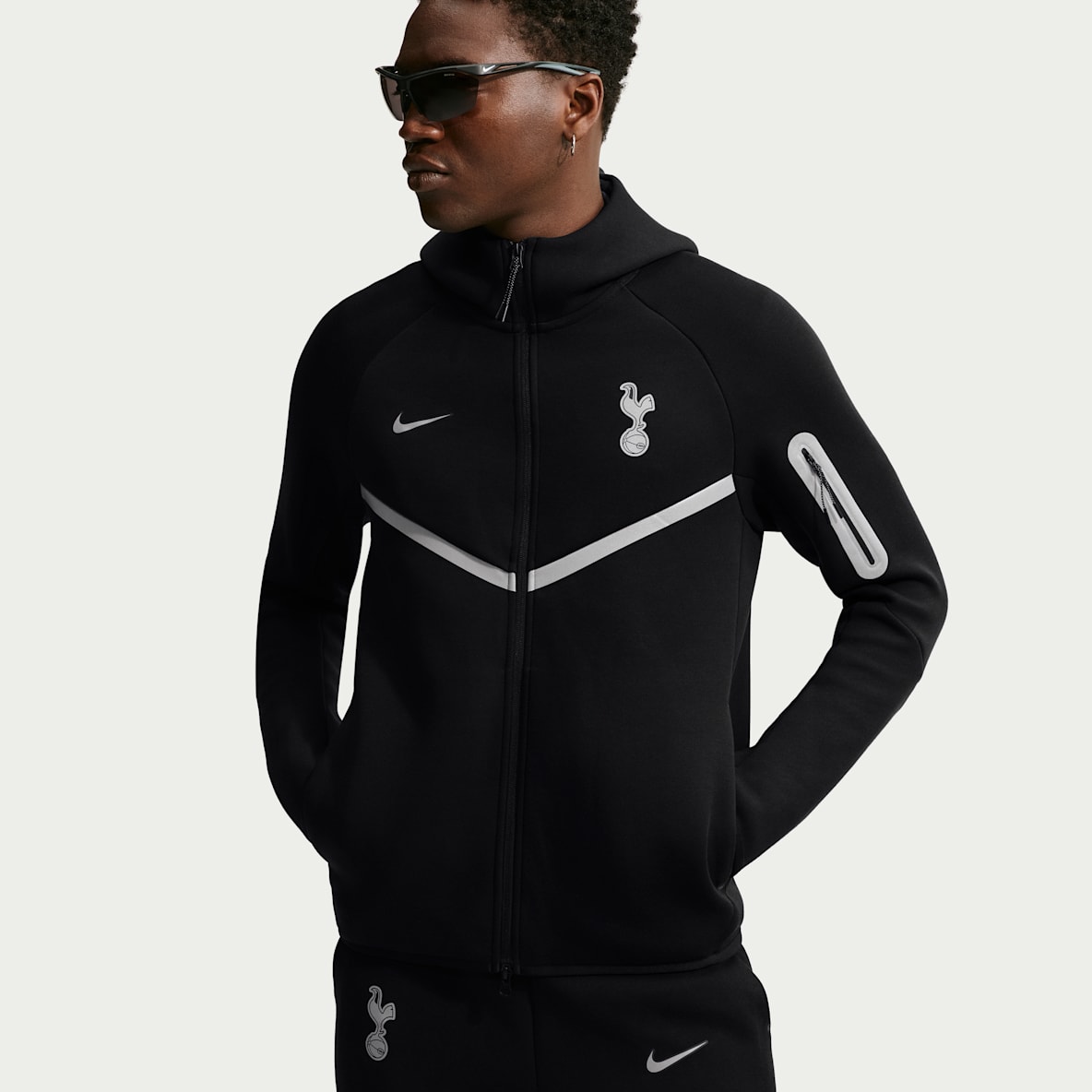 Tottenham Hotspur Tech Fleece Men's Nike Windrunner Jacket