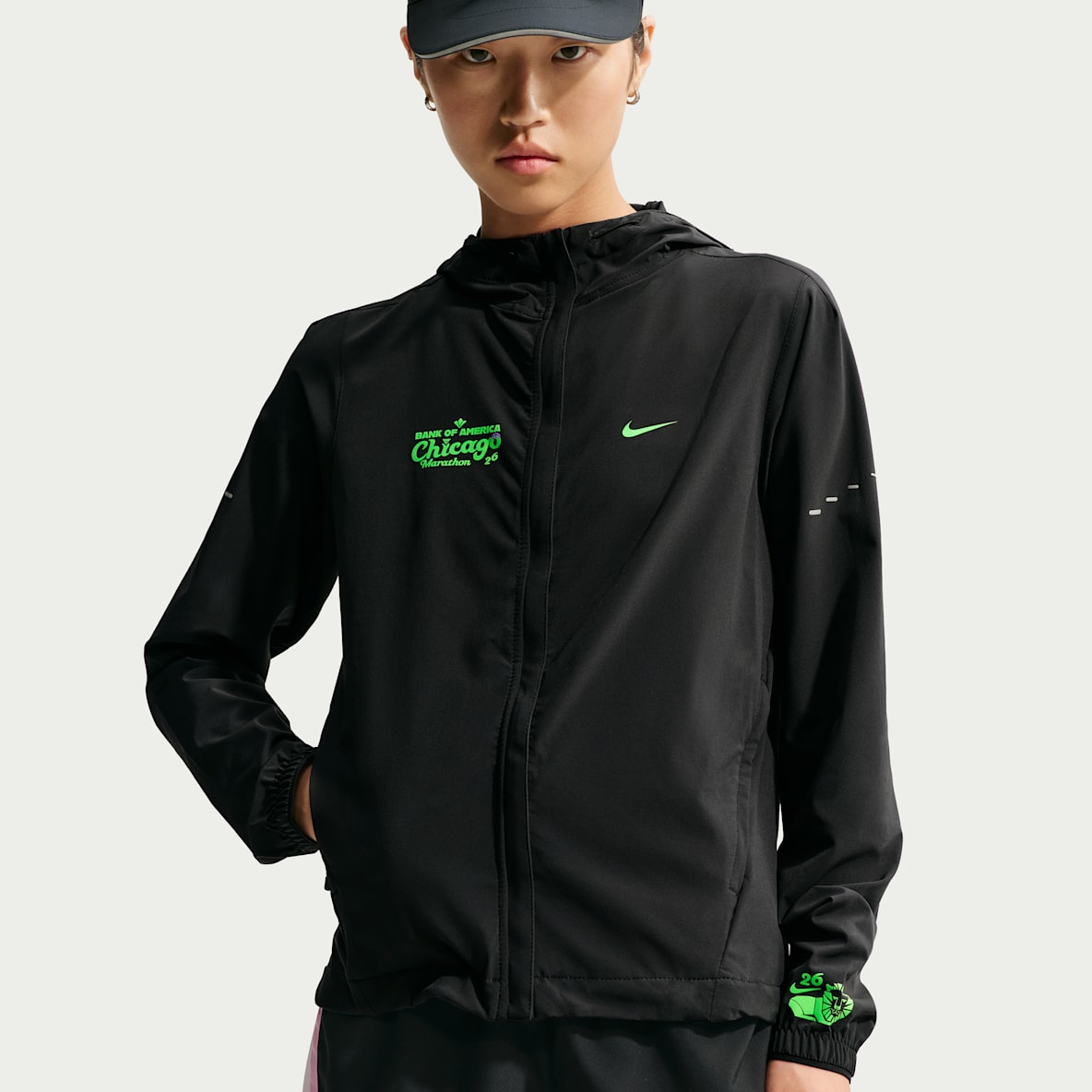 Nike Swift Chamarra de correr Repel plegable para mujer