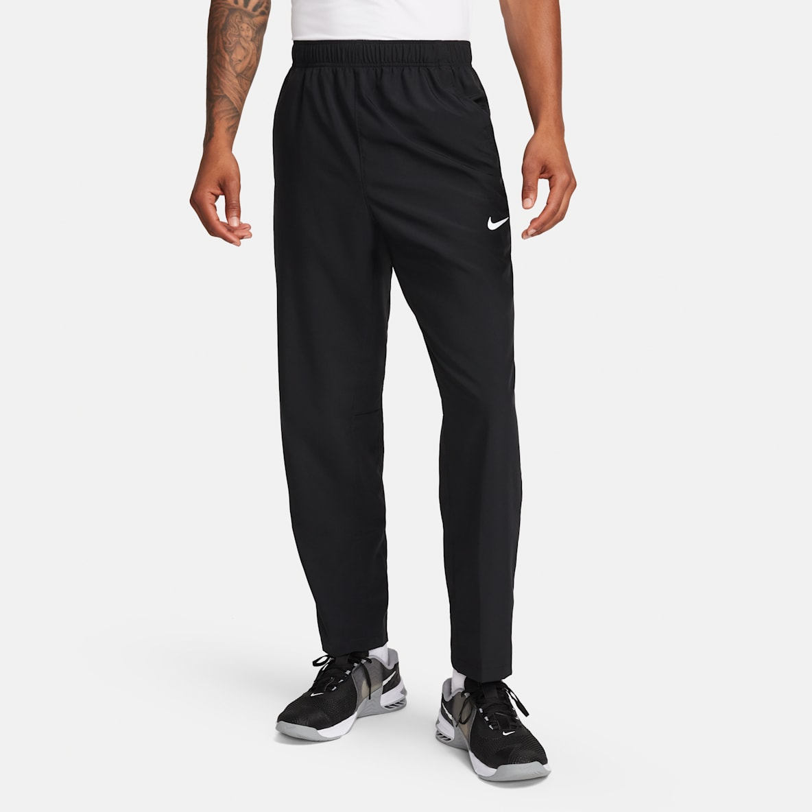 Nike Form Pants Dri-FIT versátiles con dobladillo abierto para hombre