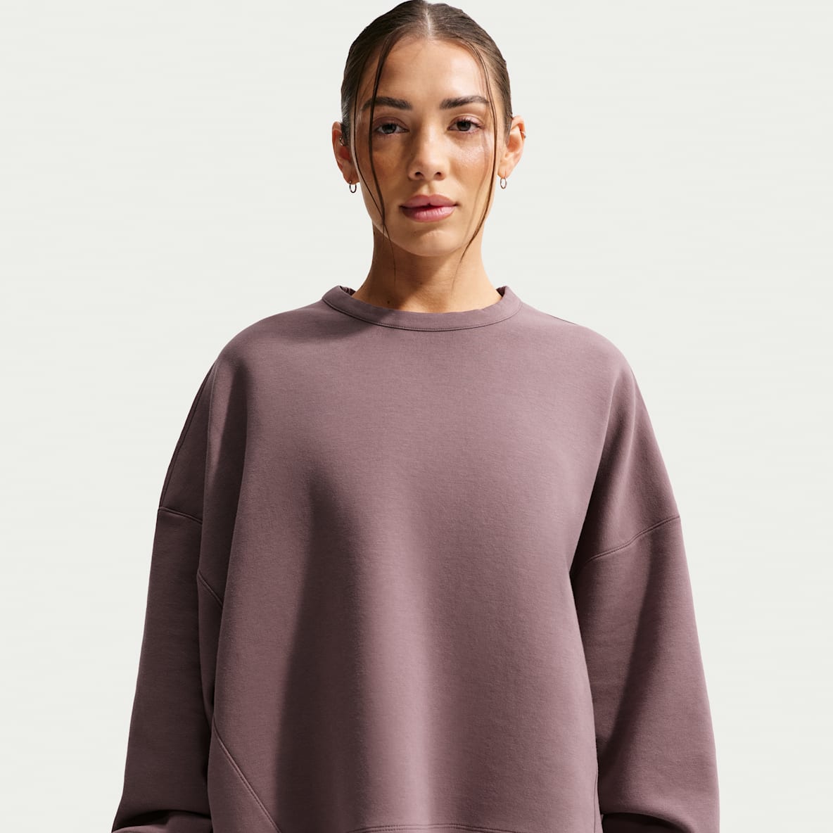 Nike 24.7 ImpossiblySoft Playera Dri-FIT oversized de cuello redondo para mujer