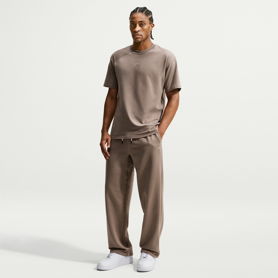 Nike Standard Issue Pants de básquetbol Therma-FIT cepillados con dobladillo abierto para hombre