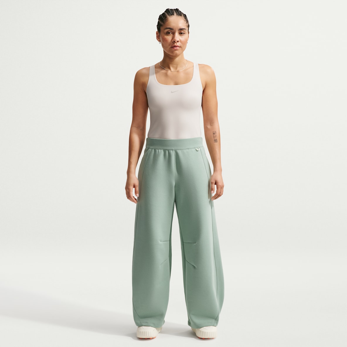 Nike 24.7 ImpossiblySoft Pants de tiro alto de pierna amplia para mujer