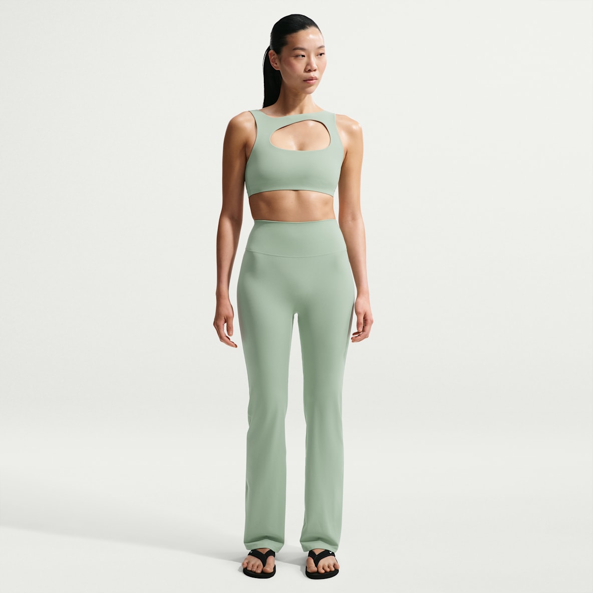 나이키 젠비 여성 하이웨이스트 플레어 노 프론트 심 레깅스