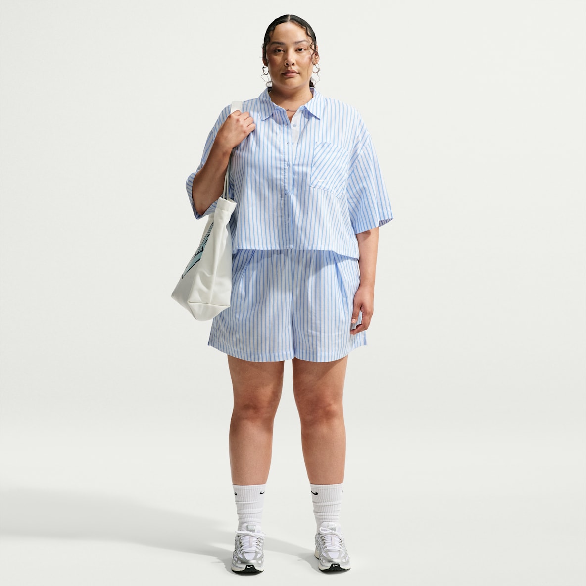 Nike Sportswear Chill Poplin Women's Loose Mid-Rise Striped Shorts (Plus Size)