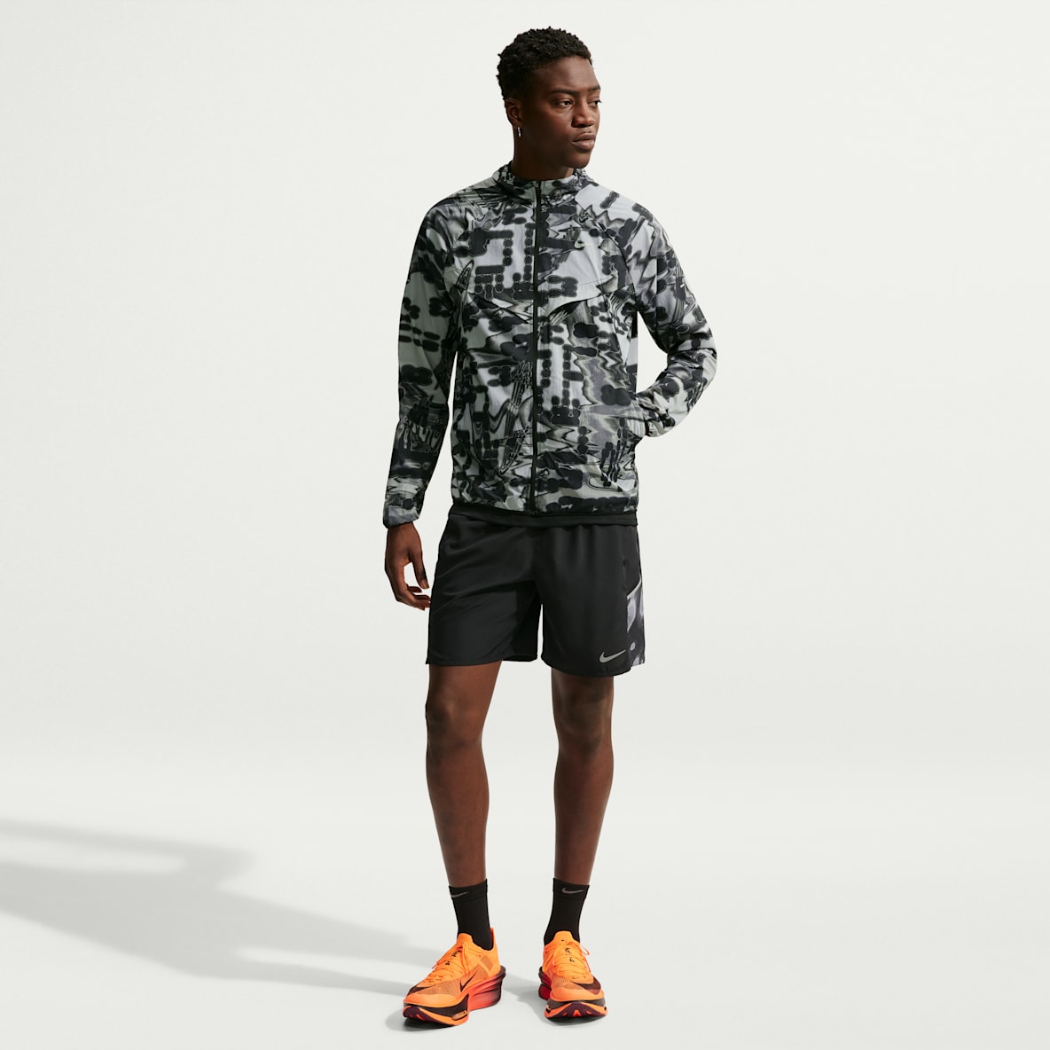 Nike Stride  Giacca da running stampata con protezione UV Repel – Uomo
