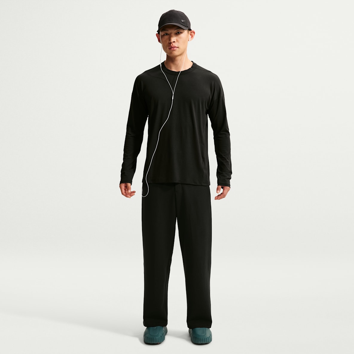 Nike 24.7 ImpossiblySoft Men's Dri-FIT Straight-Leg Trousers