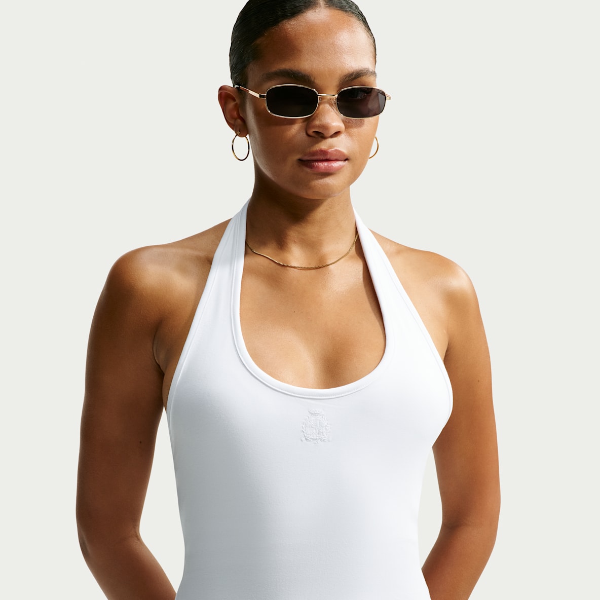 Nike Sportswear Playera halter ajustada para mujer