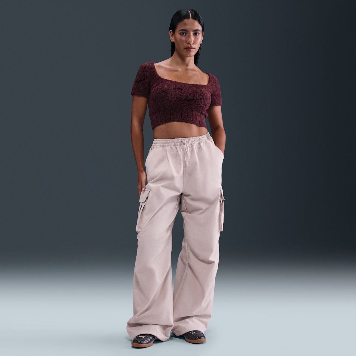 Nike Sportswear Pants cargo de tejido Woven de tiro medio oversized para mujer