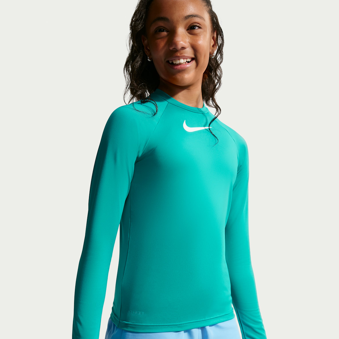Nike Swim Hydroguard Playera de manga larga Dri-FIT UV para niña talla grande