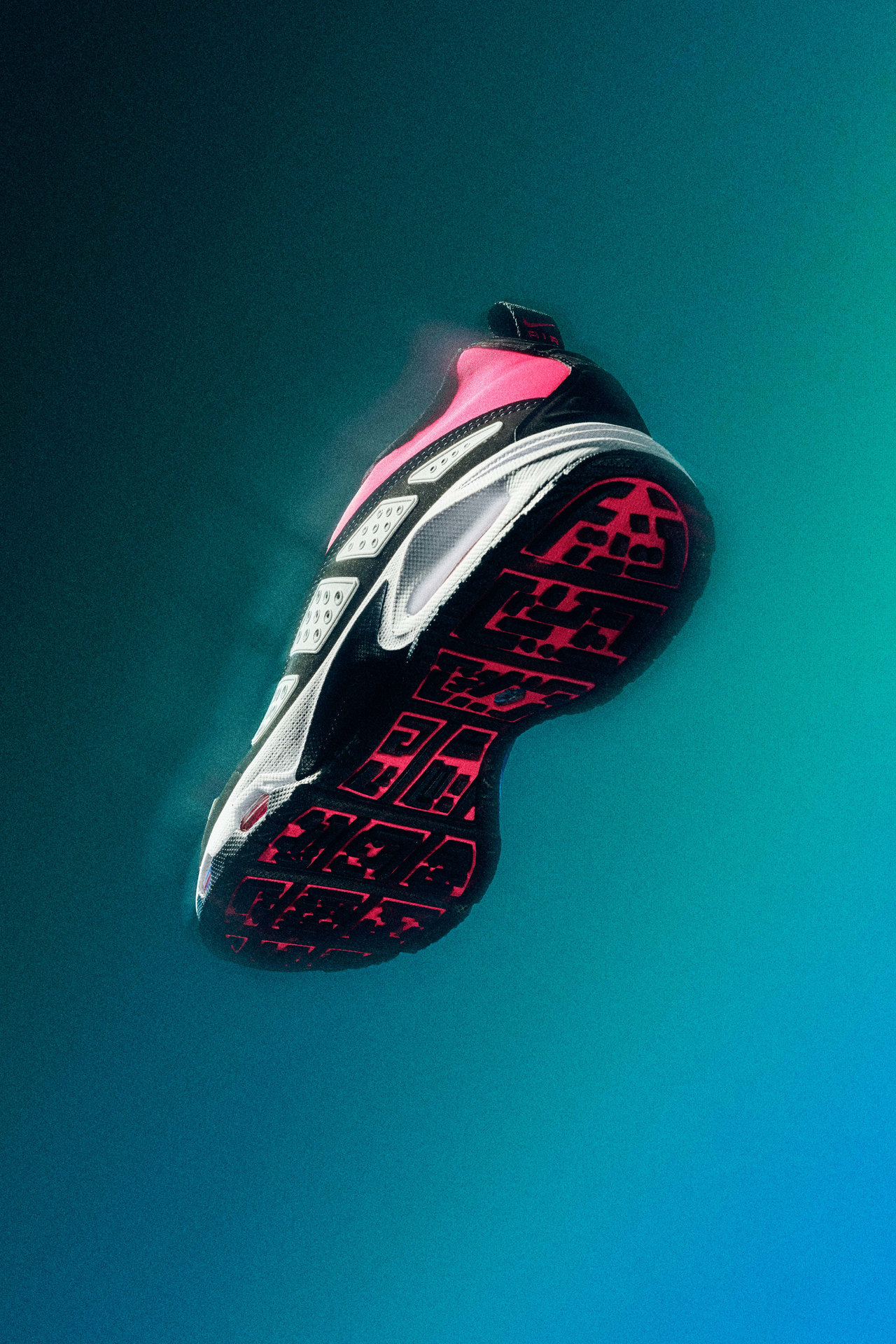 Fecha de lanzamiento de los Air Max SNDR "Hyper Pink and Black" (FZ2068-600)