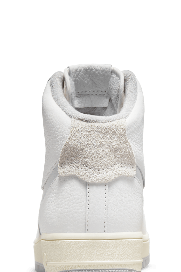 Fecha de lanzamiento del Air Force 1 High Sculpt "Silver" para mujer (DC3590-101)
