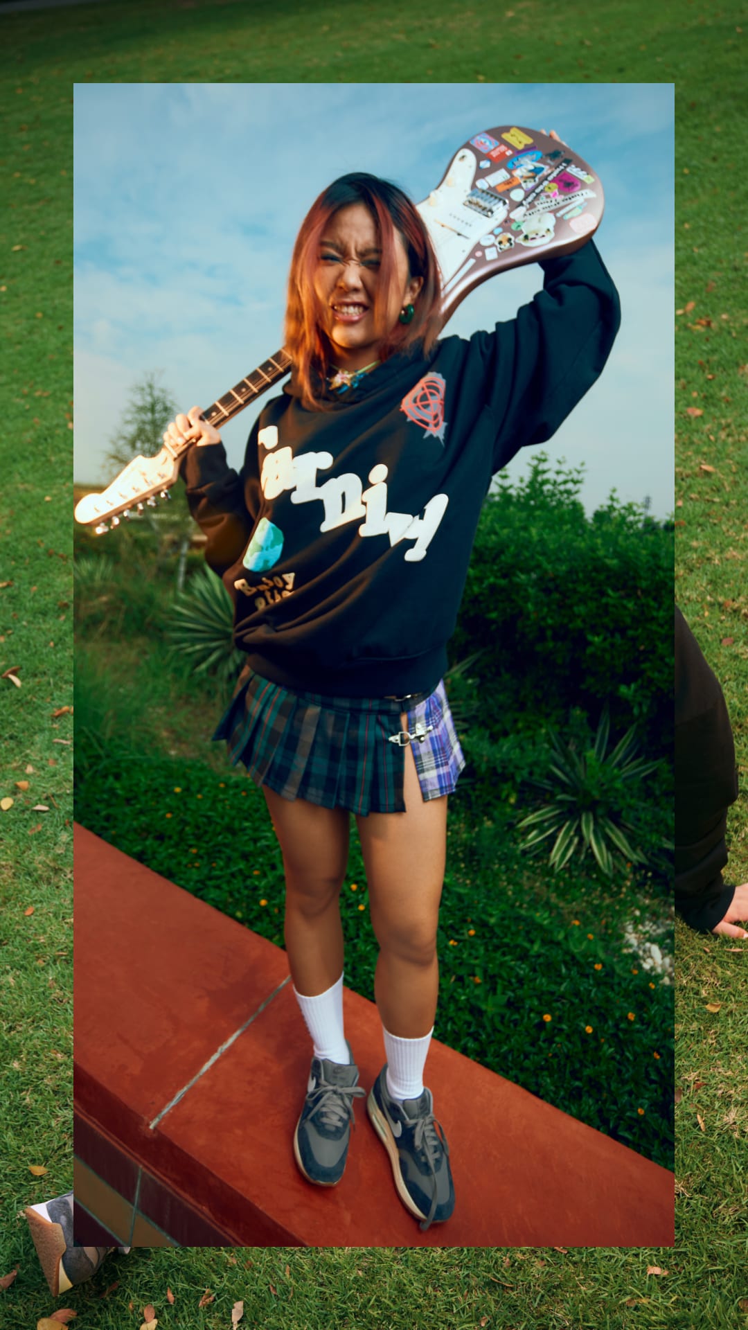 SNKRS 風格: Air Max 1 ‘87 Crepe “Soft Grey”