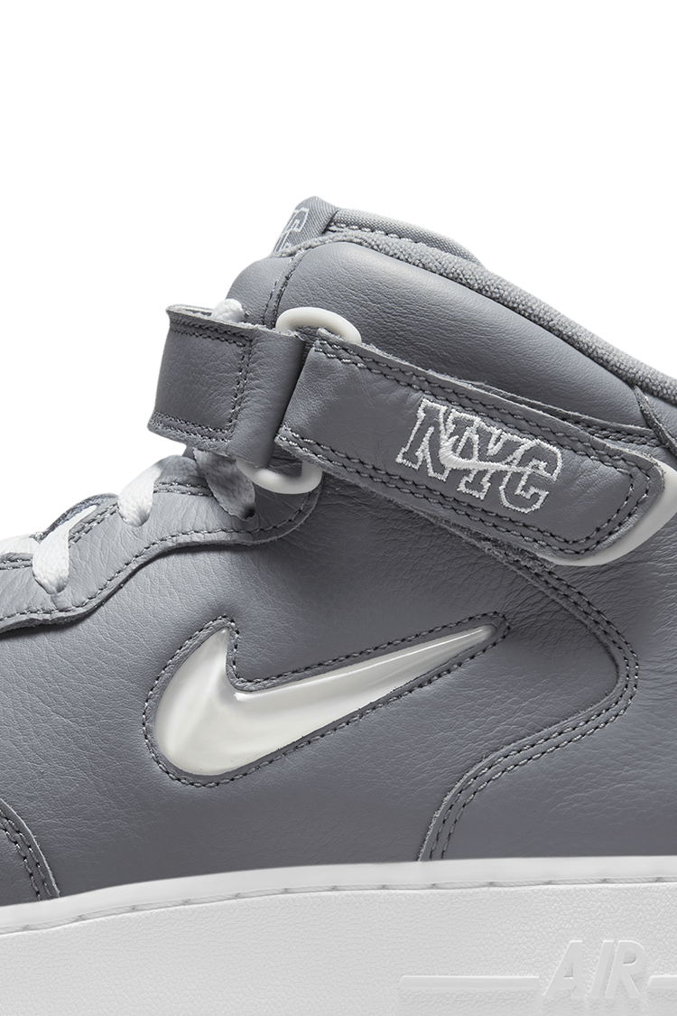 วันเปิดตัว Air Force 1 Mid Jewel “NYC Cool Grey”