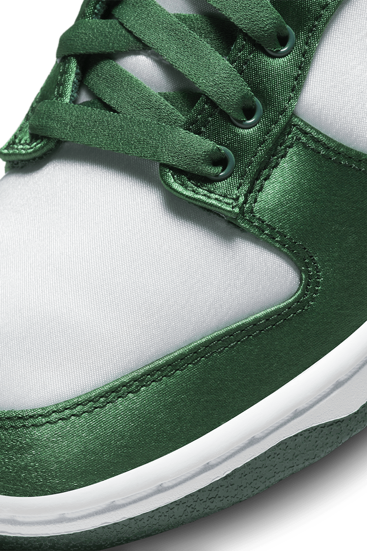 วันเปิดตัว Dunk Low "Team Green and White" ผู้หญิง (DX5931-100) 