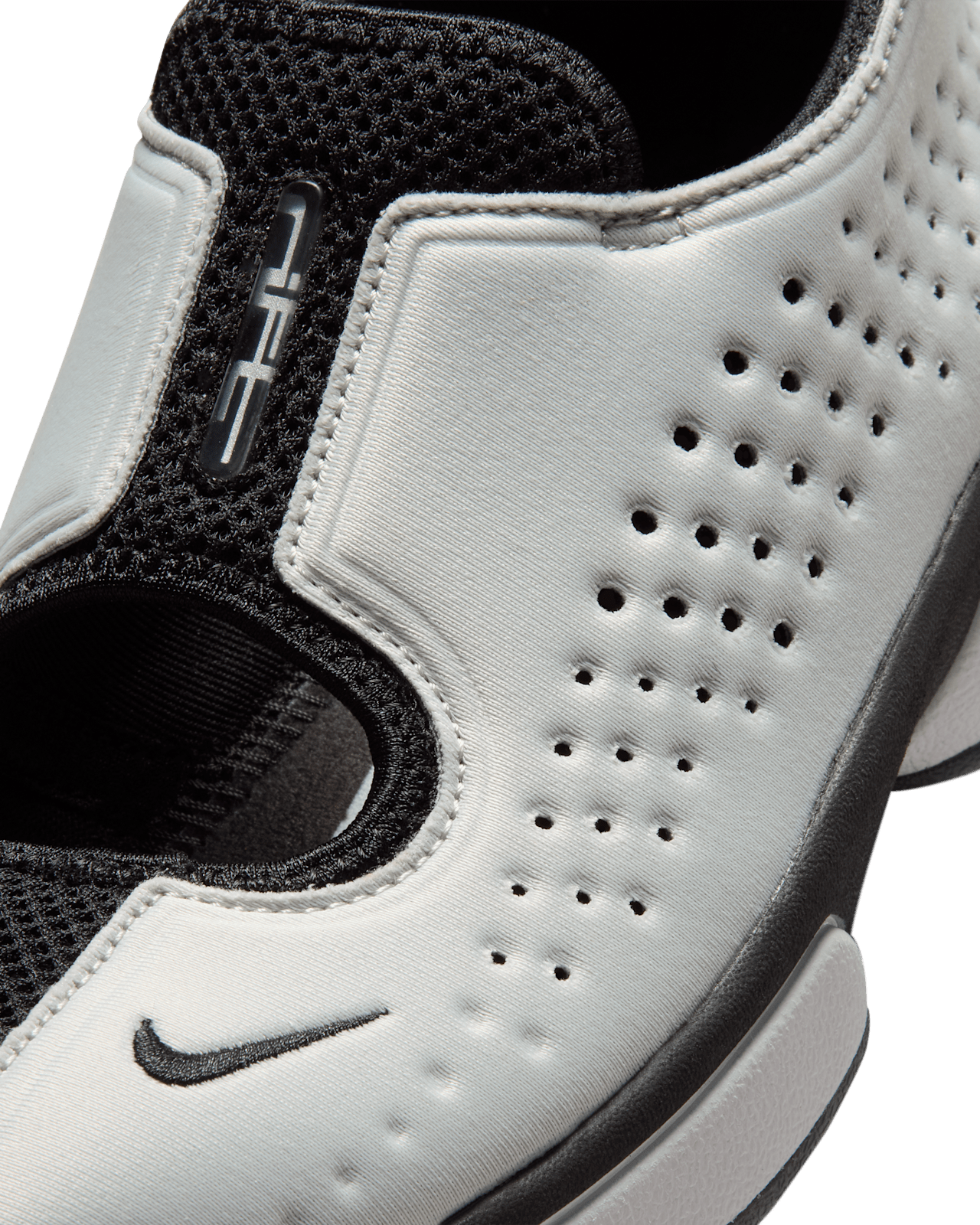 Fecha de lanzamiento de las Rift 2 "Black and Metallic Silver" para mujer (IQ8006-003)