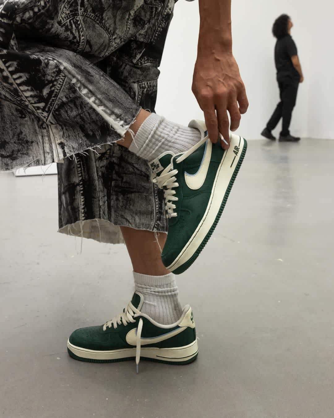 Street SNKRS: SLAWN AT SAATCHI YATES