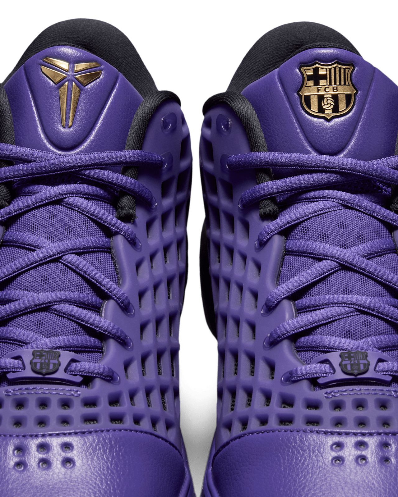 วันเปิดตัว Kobe 3 Low Protro x FC Barcelona "Black and Electric Purple" (IO6257-001)