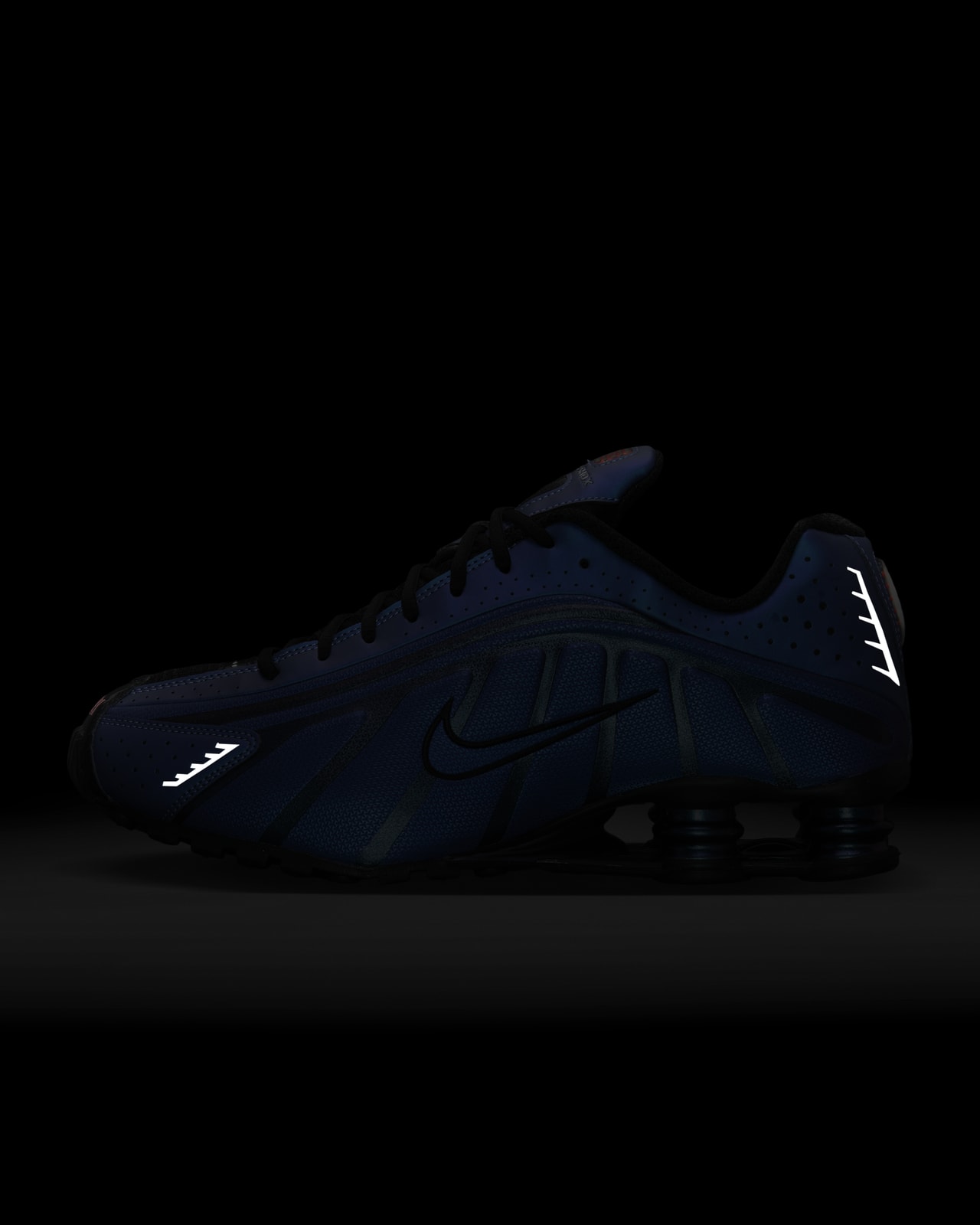 Shox R4 'Black and Hot Punch' (HQ3446-001) Release Date