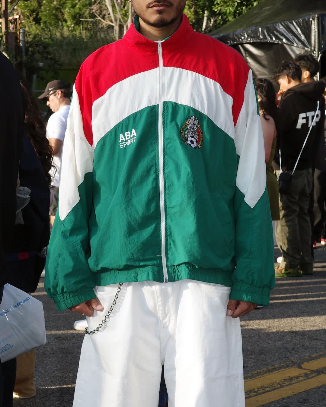 STREET SNKRS: TOMA LA NOCHE POWERED BY: KIDS OF IMMIGRANTS