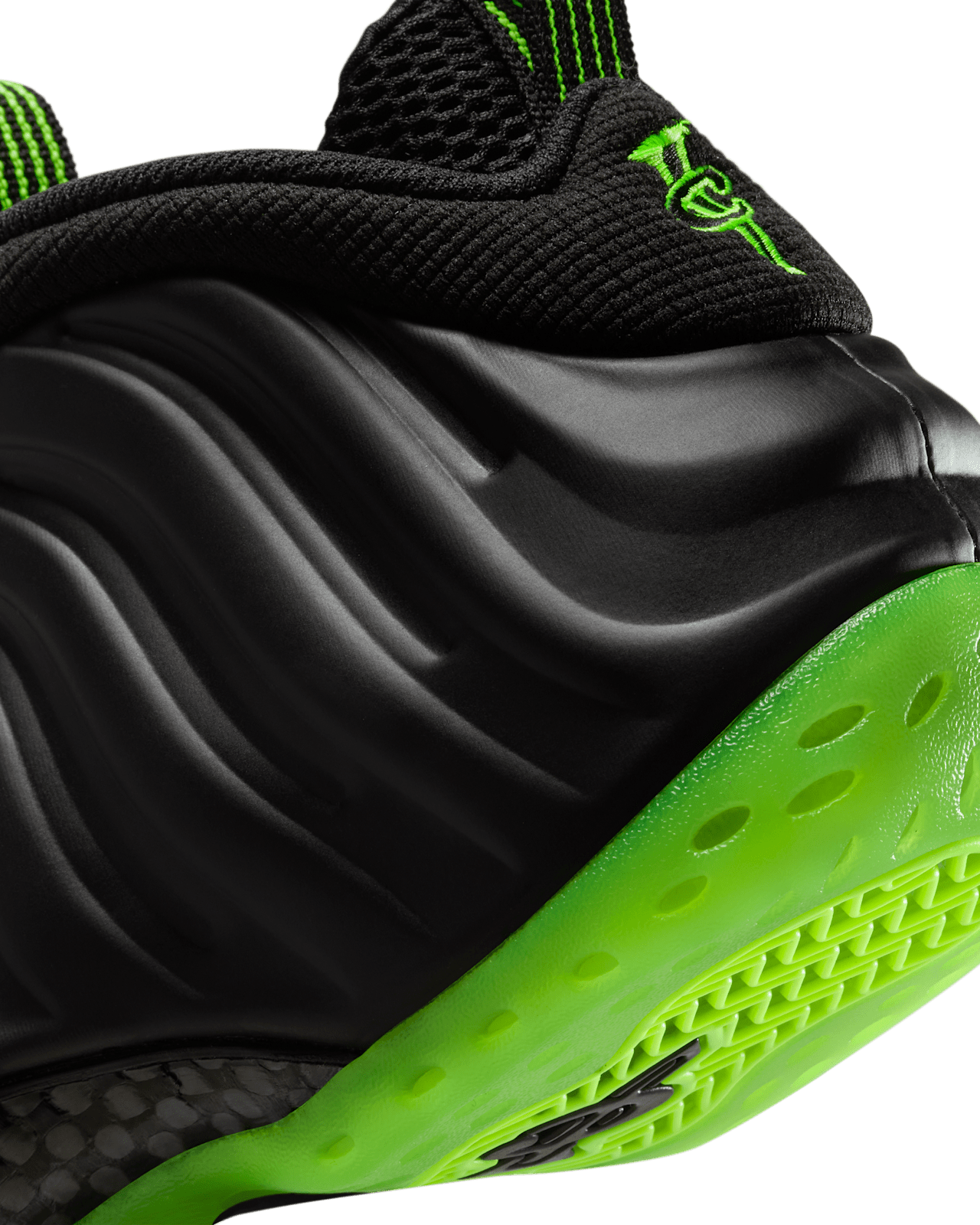 Fecha de lanzamiento de los Air Foamposite One "Black and Volt" (HF2902-001)