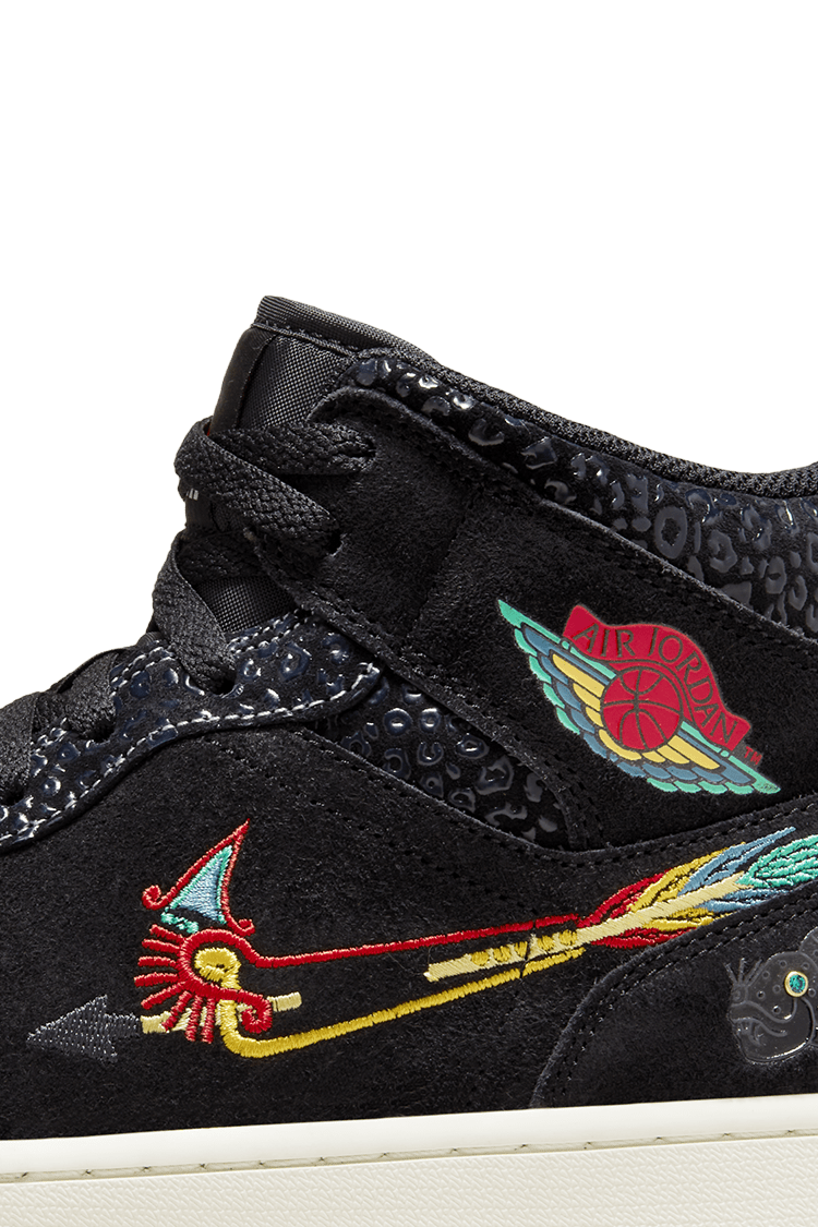 NIKE公式】エア ジョーダン 1 MID 'Siempre Familia'(DN4904 NIKE公式】エア ジョーダン 1 MID 'Siempre Familia'(DN4904