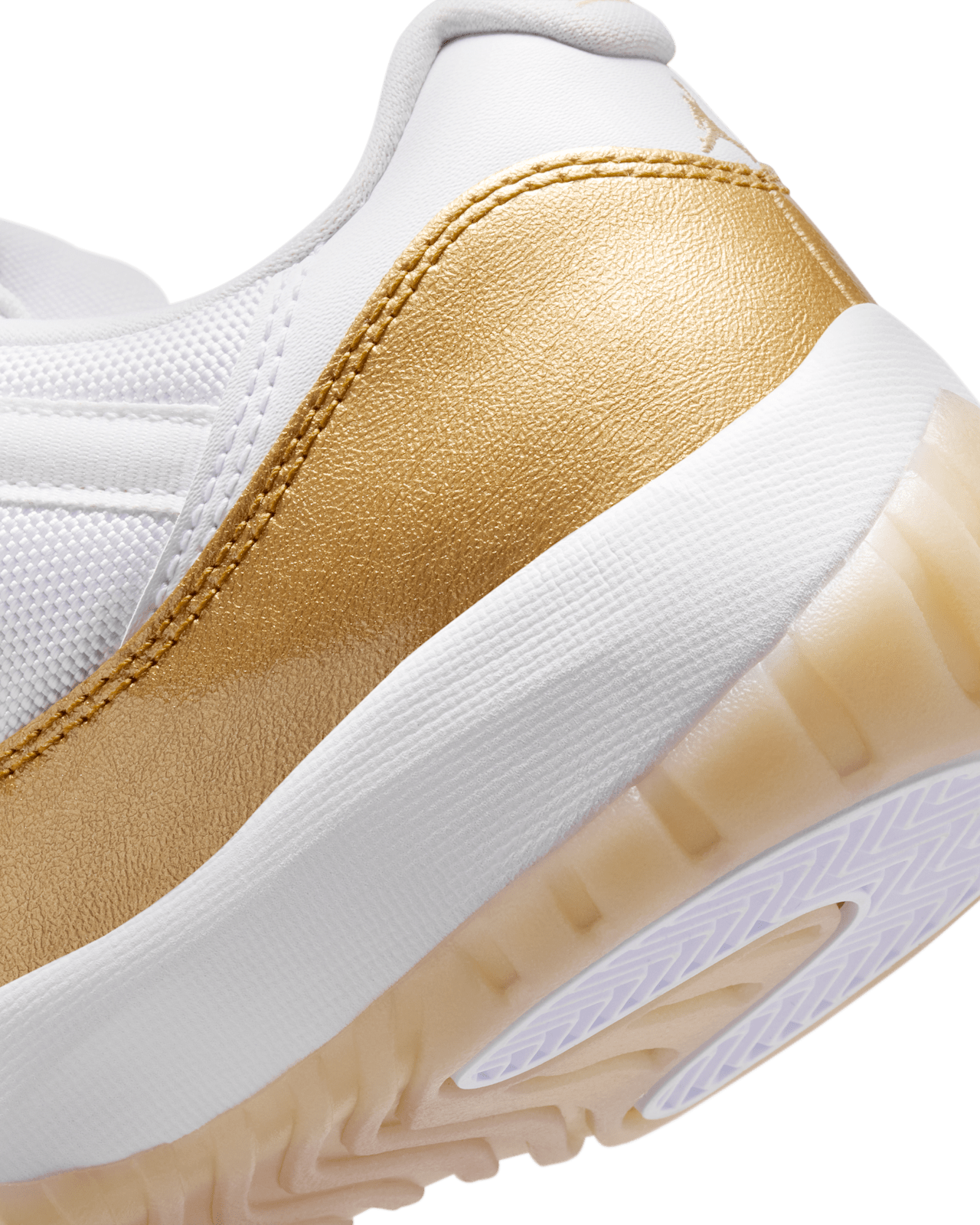 Fecha de lanzamiento de los Air Jordan 11 Low "Mother's Day" "White and Metallic Gold" (AH7860-102)