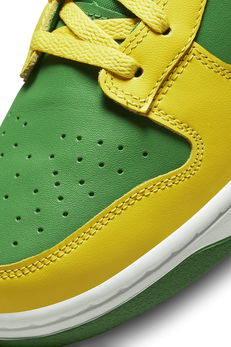 Green and yellow nike dunks hotsell