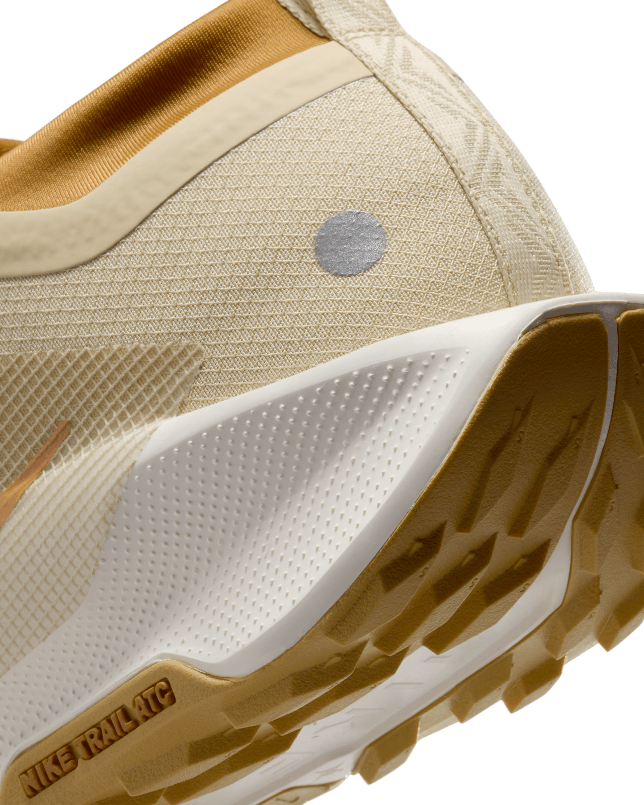 【NIKE公式】ペガサス トレイル 5 GORE-TEX 'Team Gold and Desert Ochre' (HQ7494-700 / REACTX PEGASUS TRAIL 5 GTX SP)