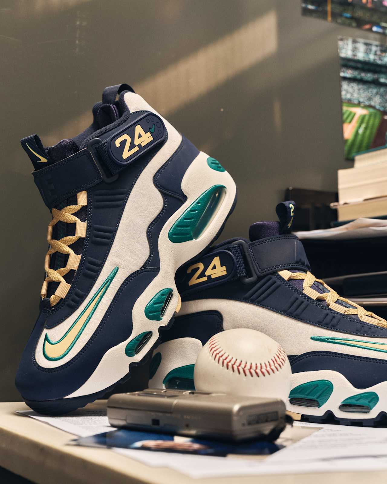 Air Griffey Max 1 'Midnight Navy and Fresh Water' (IV6299-410) Release Date