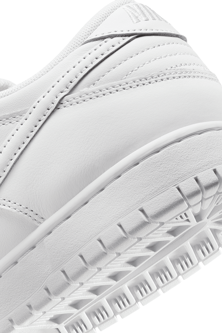 วันเปิดตัว Nike SB Dunk Low Pro "White" (FJ1674-100)