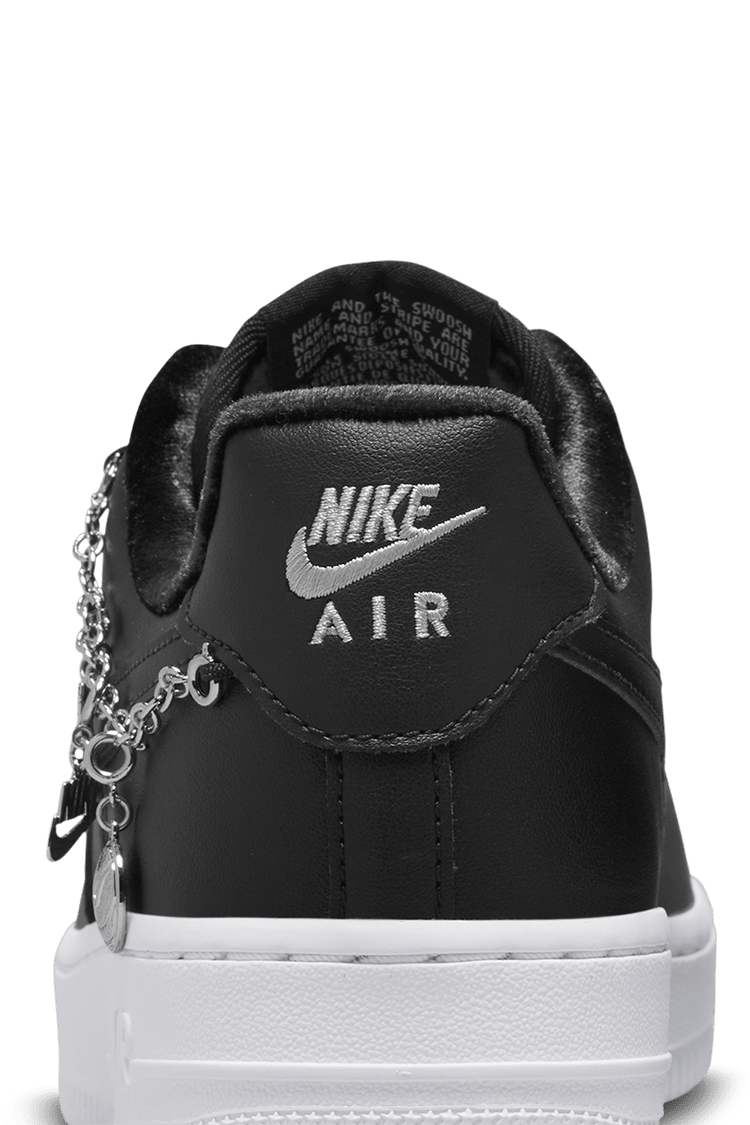 【NIKE公式】レディース エア フォース 1 'Black Pendant' (DD1525-001 / WMNS AF 1 '07 LX)