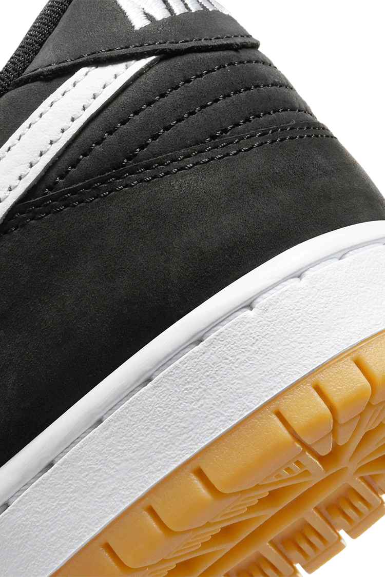 SB Dunk Low Pro 'Black and Gum Light Brown' (CD2563-006) Release Date. Nike  SNKRS