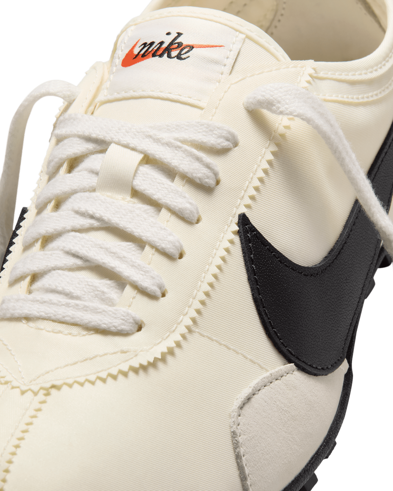 Lanceringsdato for Moon Shoe "Soft Pearl and Black" til kvinder (II0407-001)