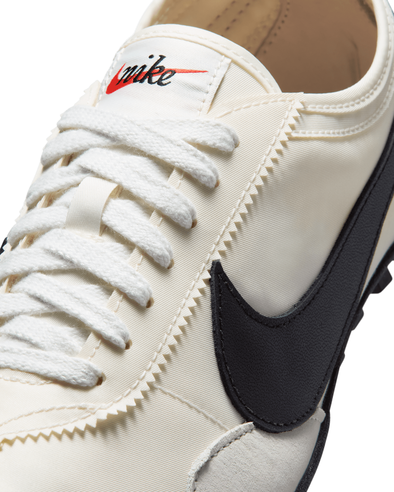 Moon Shoe 'Soft Pearl and Black' voor dames (II0407-001) – releasedatum