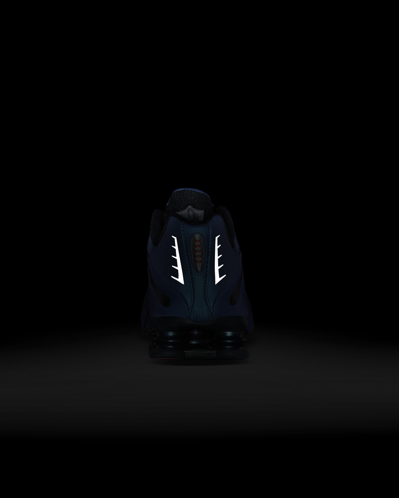 Shox R4 'Black and Hot Punch' (HQ3446-001) Release Date