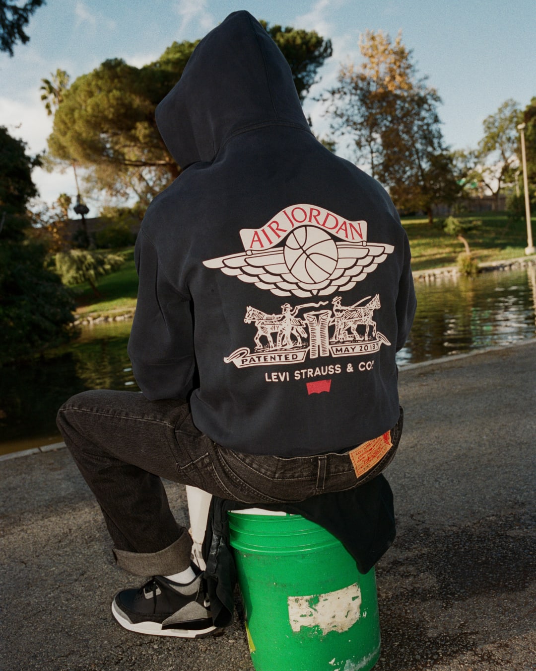 パンツ Nike Jordan x LEVI'S Heavyweight Fleece Jordan x Levi's®. Nike SNKRS