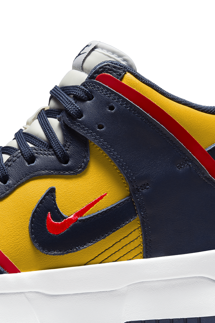 【NIKE公式】レディース ダンク HIGH アップ 'Varsity Maize' (DH3718-701 / WMNS NIKE DUNK HIGH UP)