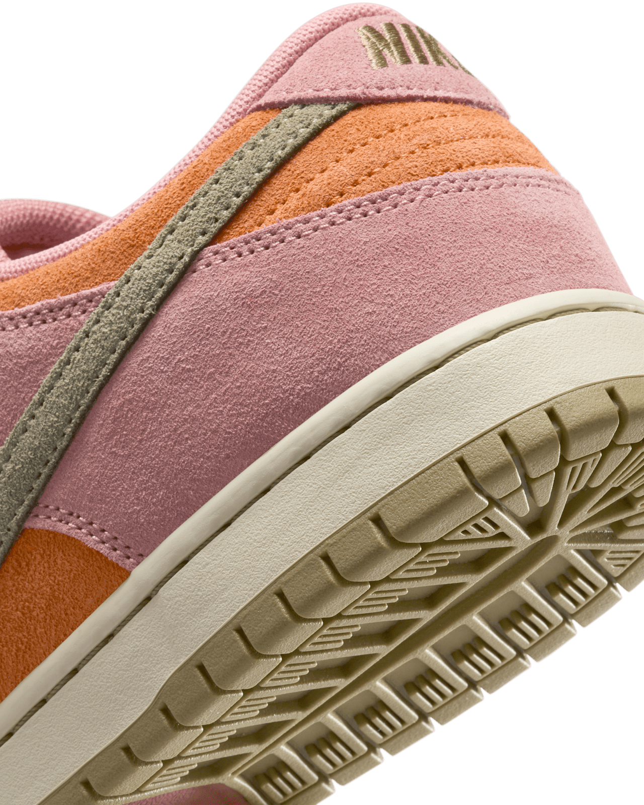 Nike SB Dunk Low Pro "Red Stardust and Monarch" (FHJ4135-600) – Erscheinungsdatum