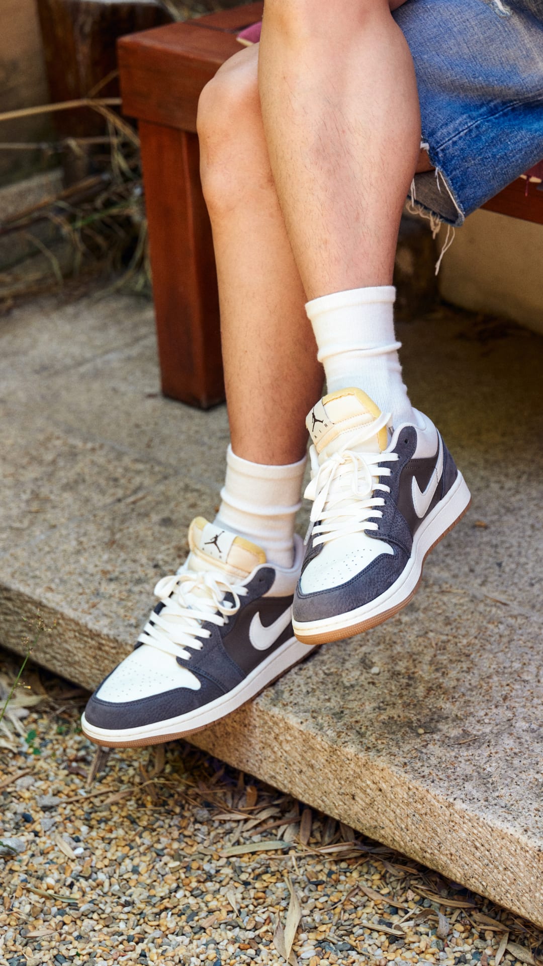 SNKRS Style: Air Jordan 1 Low SE & W Cortez SE ‘까치’