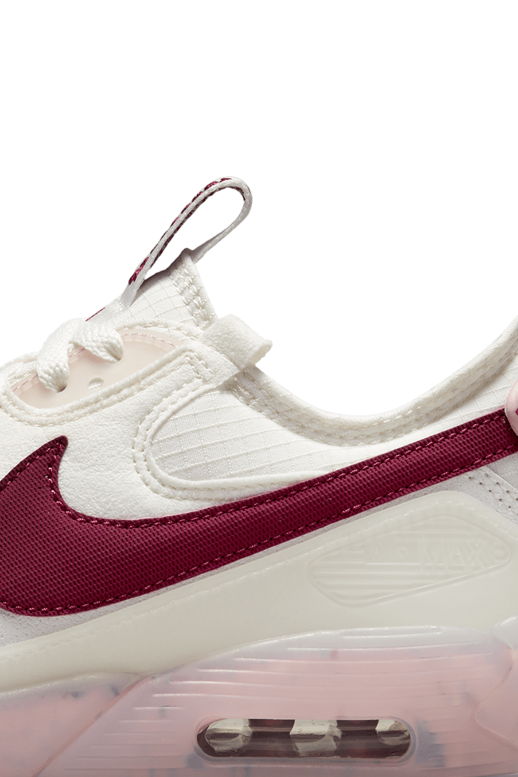 【NIKE公式】レディース エア マックス テラスケープ 90 'Summit White and Pomegranate' (DC9450-100 / W AIR MAX TERRASCAPE 90 NN)