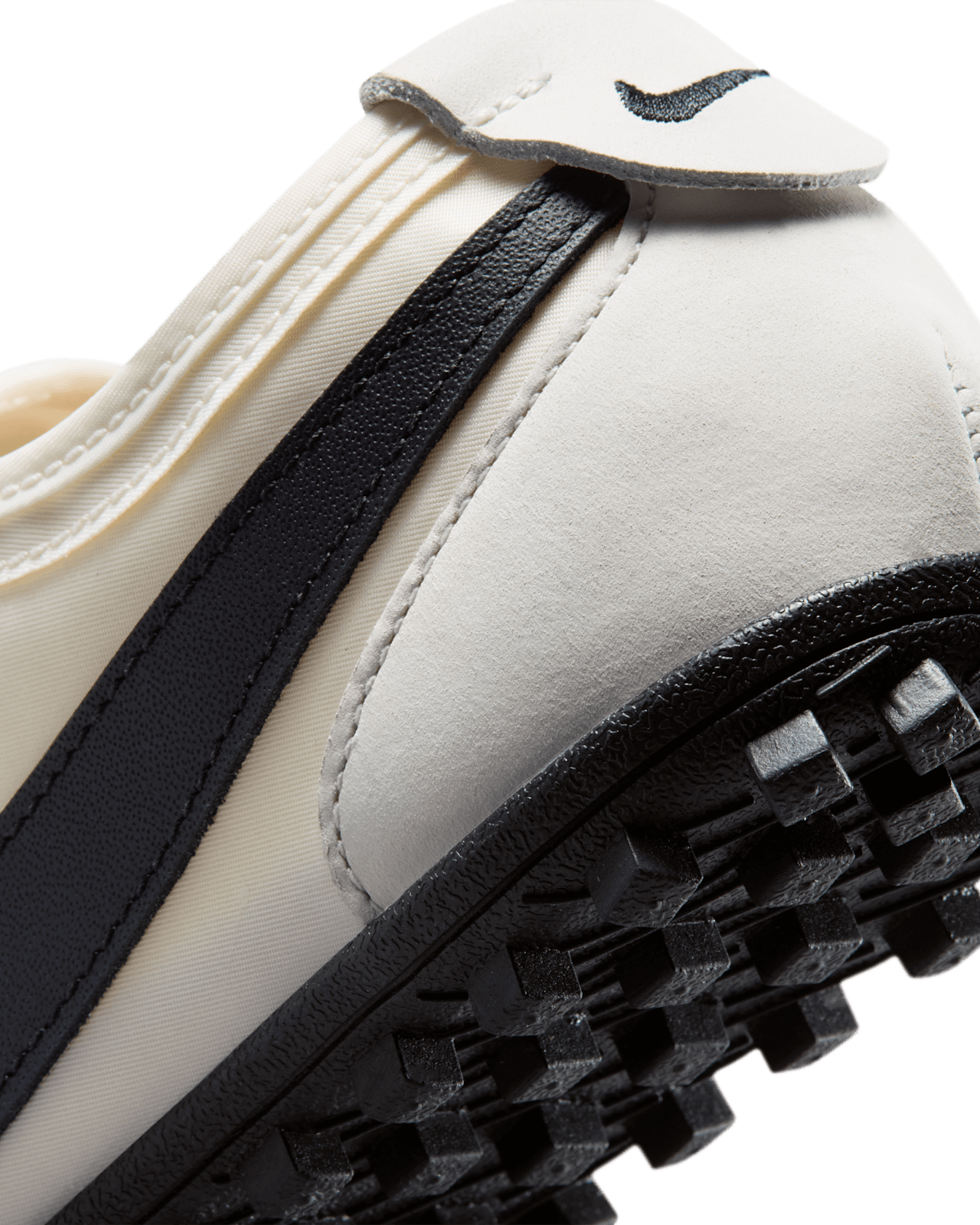 วันเปิดตัว Moon Shoe "Soft Pearl and Black" ผู้หญิง (II0407-001)