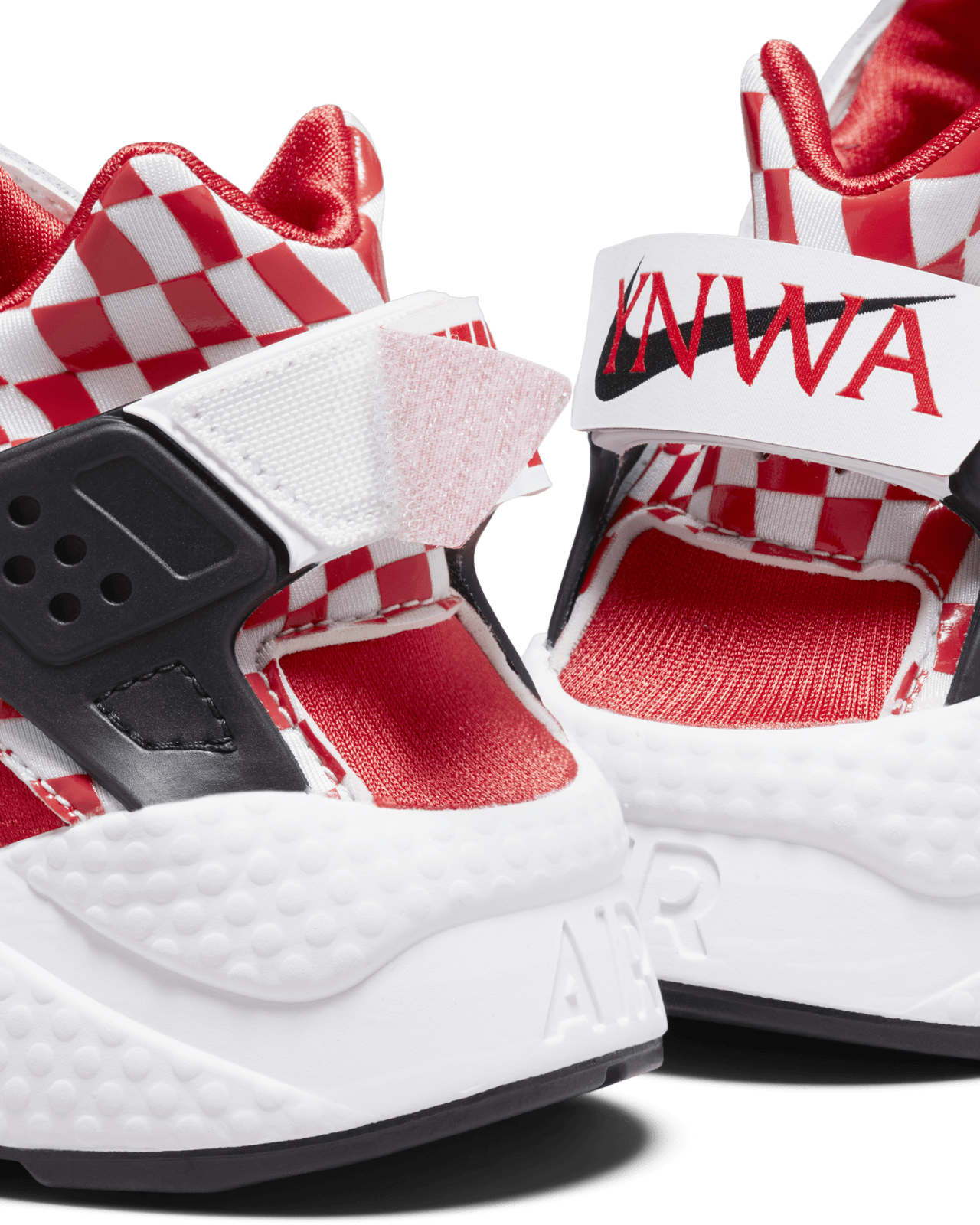 วันเปิดตัว Air Huarache “Liverpool” (DN5080-100)