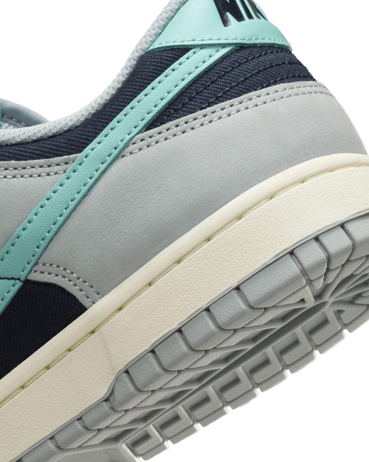 Dunk Low ‚Light Pumice and Dark Obsidian‘ (FB8895-001) – datum uvedení