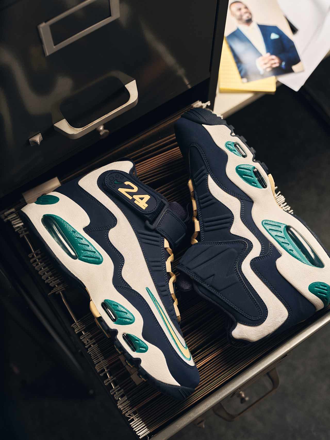 Air Griffey Max 1 'Midnight Navy and Fresh Water' (IV6299-410) Release Date