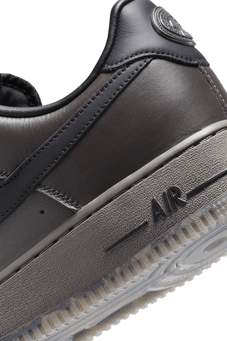 Air Force 1 Low „Black Tea és Petra Brown” (FZ4167-200) – megjelenési dátum