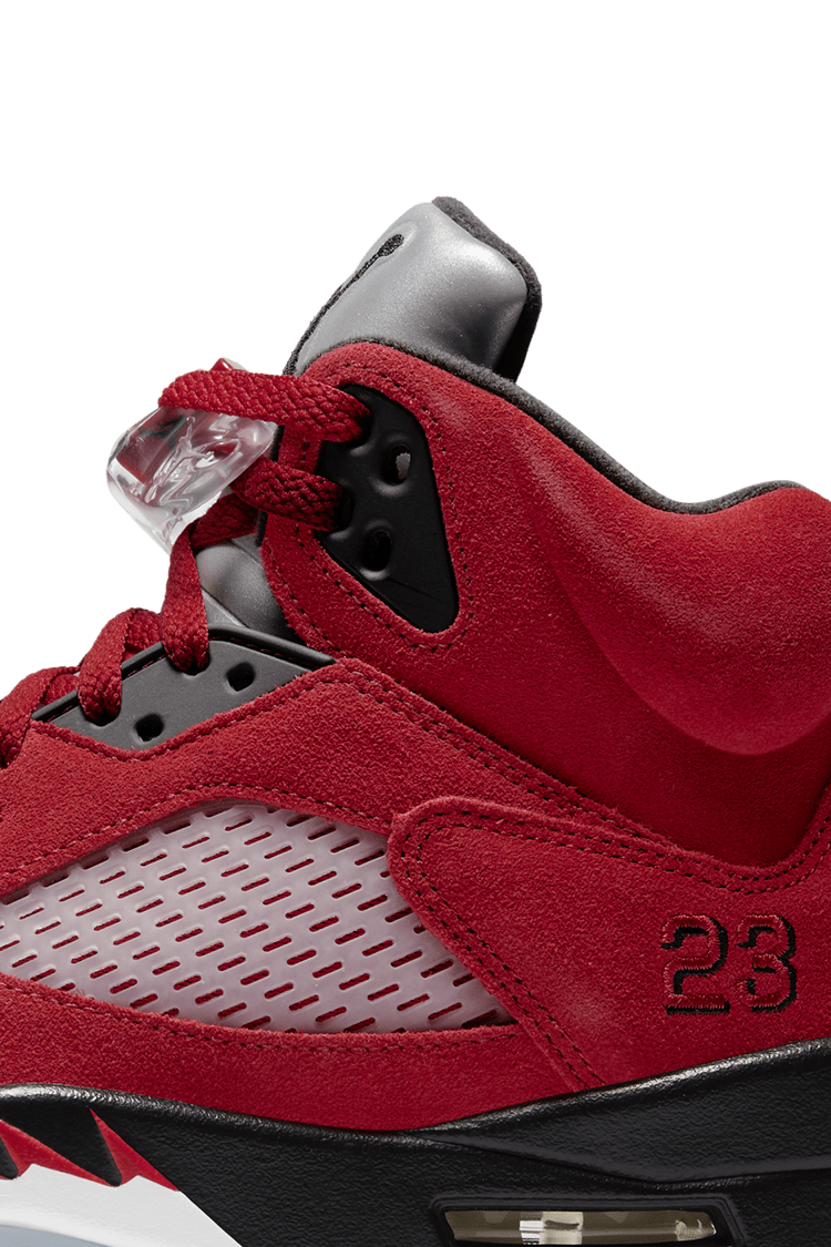 Fecha de lanzamiento del Jordan 5 "Toro Bravo"