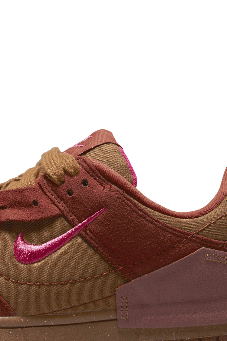 วันเปิดตัว Dunk Low Disrupt 2 “Desert Bronze and Pink Prime” ผู้หญิง (DH4402-200)