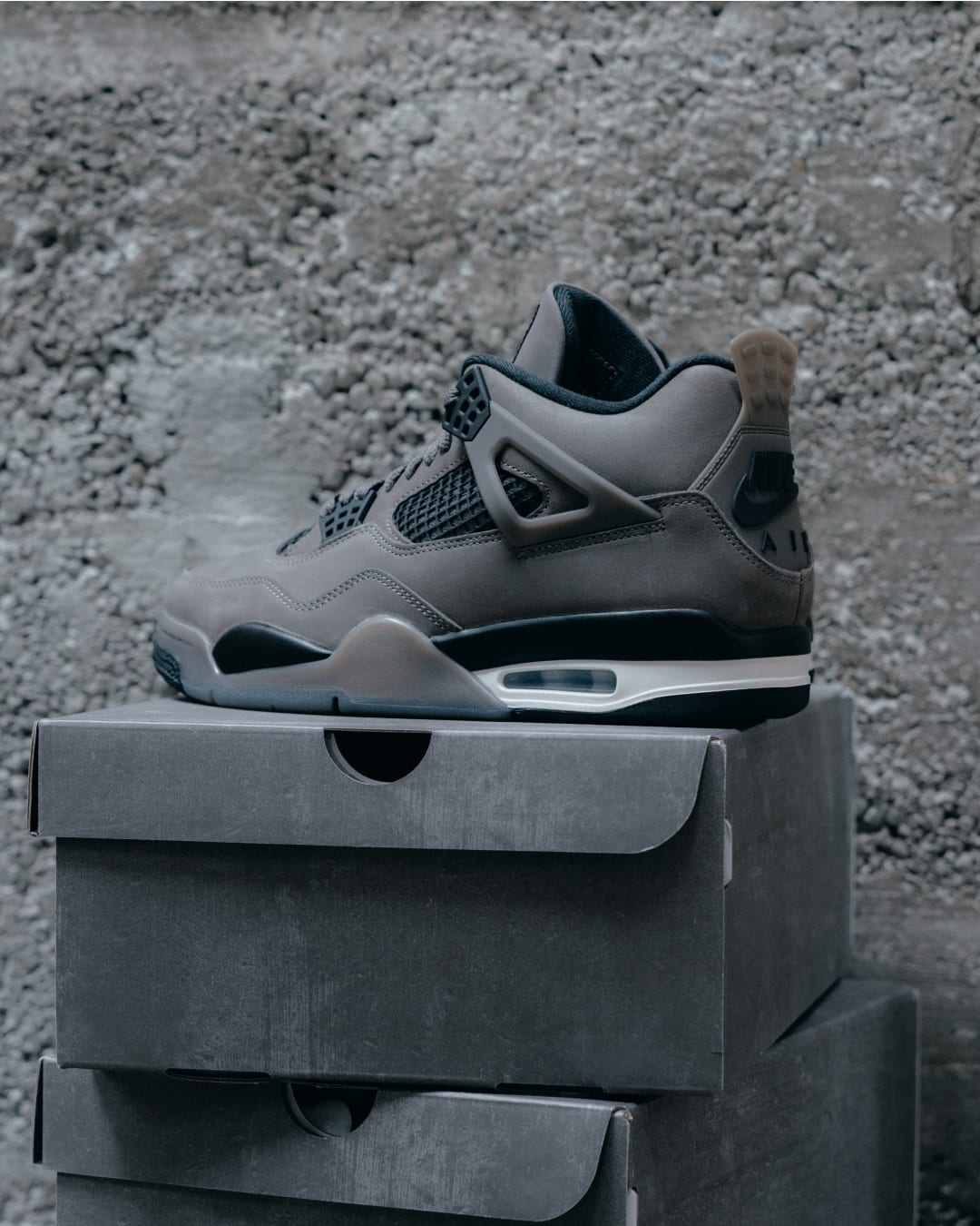 Air Jordan 4 « Cavestone » : solebox & Alphonso Davies Present 